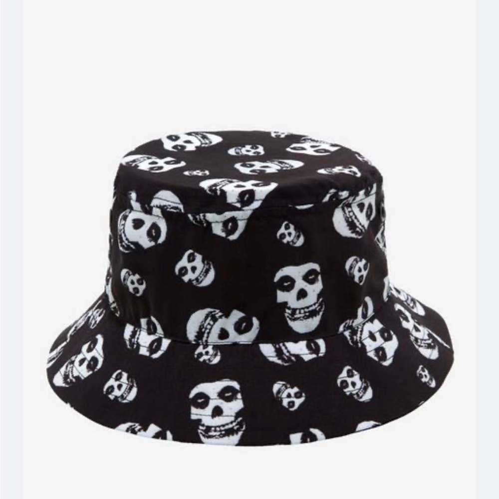 NWT. Misfits Bucket Hat